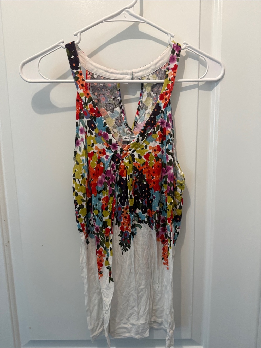 🥳 5 for $25 BUNDLE American Eagle Outfitters White Floral Racerback Tank Top